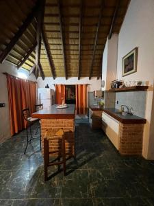 a kitchen with a counter and a sink in a room at Apartamento en planta alta 2 dormitorios in Piriápolis