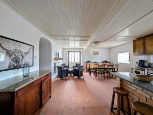 a living room with a kitchen and a dining room at Casas Telhadas in Trancoso