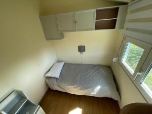 a small bedroom with a bed and a window at La casita in Pinilla del Valle +1 photo