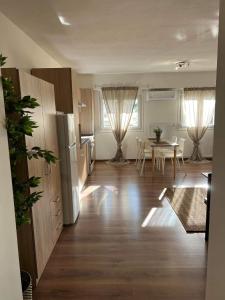 a kitchen and dining room with a table and a refrigerator at Mary's Pool Apartment in Perea