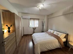 a bedroom with a large bed and a window at Mary's Pool Apartment in Perea +8 photos
