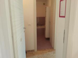 A bathroom at Between Termini & Colosseo