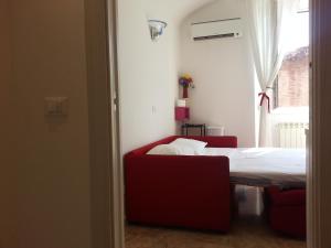A bed or beds in a room at Between Termini & Colosseo