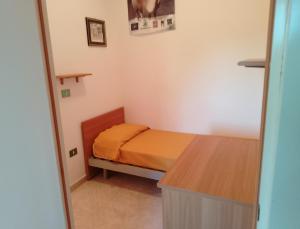 a small bedroom with a bed in a room at La Vecchia Fontana in Penne +33 photos