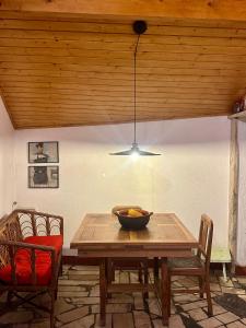 a dining room table with a bowl of fruit on it at A cozy cottage in Tomar in Tomar +18 photos