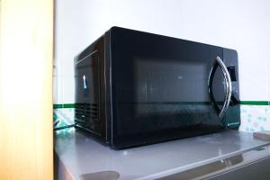 a microwave oven sitting on top of a counter at Vista Mare 22 Due Camere triple o doppie in Bari
