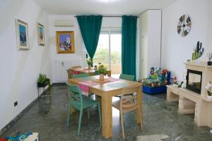 a living room with a dining room table and chairs at Vista Mare 22 Due Camere triple o doppie in Bari