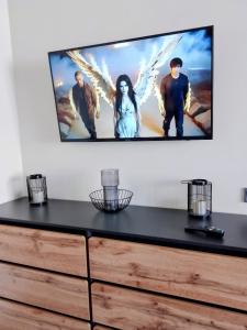 a tv sitting on top of a dresser at Свіжі апартаменти в центрі міста новобудові на Проскурівське підпілля 110а in Khmelnytskyi