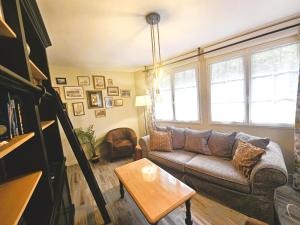 a living room with a couch and a table at La Grive - Petit nid douillet proche de la plage in Étretat