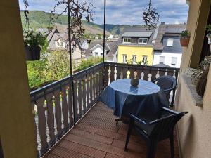 a table and chairs on a balcony with a view at Zum Jandel in Boppard