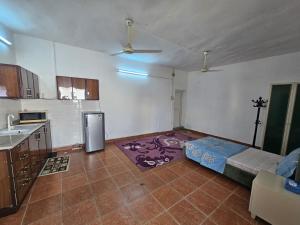 a kitchen with a bed in the middle of a room at Studio Cite Progres in Djibouti