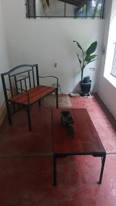a living room with a bench and a table at DeptoSarmiento in Paso de los Libres +3 photos