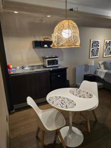 a kitchen and a table and chairs in a room at Studio FR Palermo Hollywood in Buenos Aires