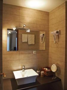A bathroom at Berghotel Wintersberg