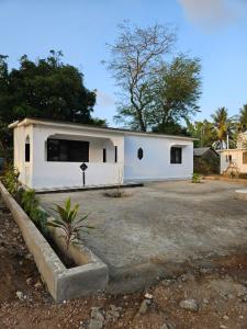 a white house with a driveway in front of it at Malindi Jerere BnB in Malindi