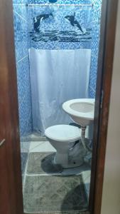 a bathroom with a toilet and a sink at Hostel Sundays in Angra dos Reis