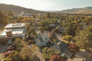an aerial view of a city with a house at RedTail Inn - 3 Suites Sleeps up to 12 in Ashland