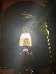 a woman is standing on top of an elephant at Hotel Cerro Fuerte breakfast & eventos in Sopó +44 photos