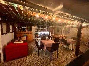 a room with a table and chairs and a bar at Hotel Cerro Fuerte breakfast & eventos in Sopó