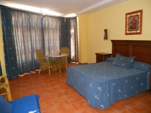 Posteľ alebo postele v izbe v ubytovaní Apartamentos la Atarraya