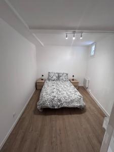 a bedroom with a bed and two night stands at Le cabanon in Puyloubier