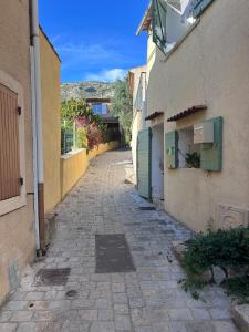 an alleyway between two buildings in a town at Le cabanon in Puyloubier +3 photos