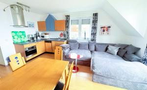a living room with a couch and a table at Fewo Weitblick - helle Wohnung, 2 SZ, Wasserblick in Breege