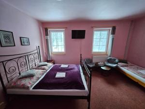 Postel nebo postele na pokoji v ubytování Hotel Säntis + 23 fotografií