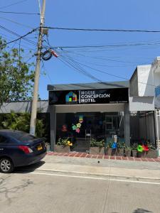 a car parked in front of a flower shop at Hotel Ayenda House Concepción 1317 in Barranquilla