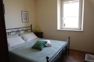 A bed or beds in a room at Agriturismo Casa degli Archi