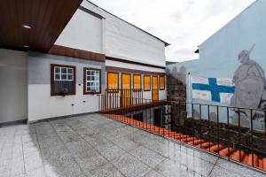 a building with a mural on the side of it at Casa da Chica Apartamento Castelo 1 Esq in Guimarães +7 photos