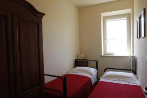 A bed or beds in a room at Agriturismo Casa degli Archi