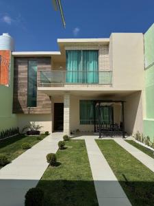a house with a balcony on top of it at Casa Altavista in Pachuca de Soto