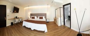 a hotel room with a bed and a bathroom at HOTEL CORONA DE PADRÓN in Padrón +140 photos