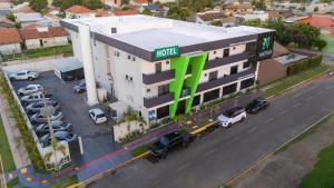 an overhead view of a hotel with cars parked in a parking lot at Nature Bonito Hotel in Bonito