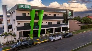 a hotel with two cars parked in front of it at Nature Bonito Hotel in Bonito