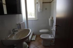 A bathroom at Agriturismo Casa degli Archi