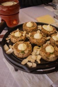 a bunch of food on a pan on a table at Altaroma - Pousada e Experiência Gastronômica in Campos do Jordão