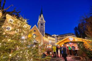 a christmas market in front of a church with a tower at Haus Pfalzen - Casa Falzes in Falzes