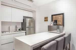 a kitchen with a counter with a microwave and a refrigerator at 2bed apartment 500m from beach in Playa del Carmen