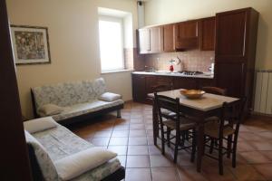 A kitchen or kitchenette at Agriturismo Casa degli Archi Még 17 kép