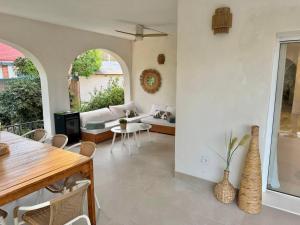 a living room with a couch and a table at Villa Paz in El Campello