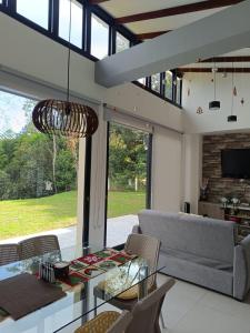 a living room with a glass table and a couch at Avemaría! in Puente Nacional