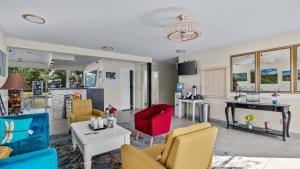 a living room filled with furniture and a kitchen at Red Arrow Inn & Suites, a Travelodge by Wyndham in Montrose