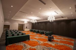 a conference room with chairs and chandeliers at Hotel Mirra San Luis in San Luis Río Colorado +94 photos