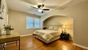 a bedroom with a bed and a ceiling fan at 2200SQFT Coastal home on half Acre in Jacksonville