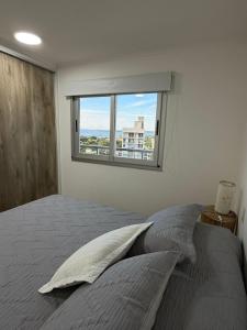 a bedroom with a large bed and a window at Torre Aymara 8C in Posadas
