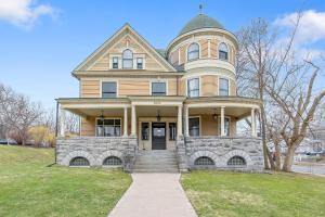 a large house with a dome on top of it at Westcott Suite Apartments in Syracuse