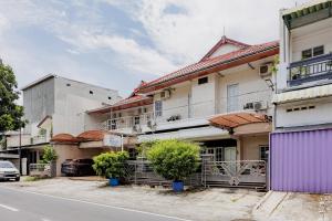 a row of buildings on the side of a street at Urbanview Hotel Executive Residence Semarang by RedDoorz in Candi