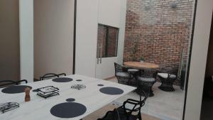 a dining room with a white table and chairs at Día y noche in Guadalajara